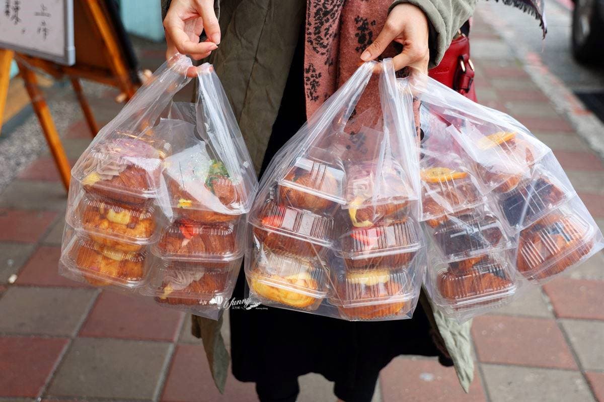 38元布丁菠蘿太欠吃！新北瘋排「佛系甜點」是這家，買五送一熟客狂掃整袋