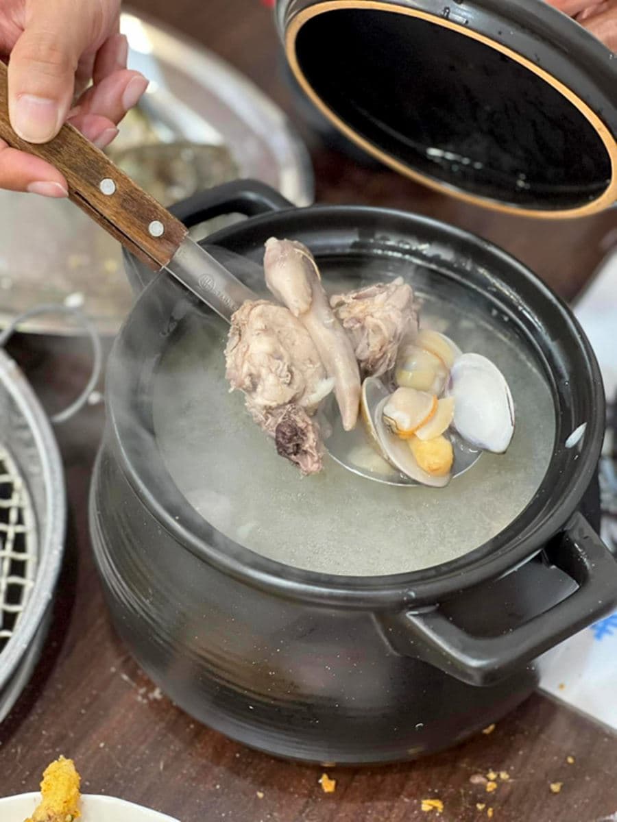 200元烤蚵無限嗑到爽!大顆肥美直逼50元銅板,再吃80元炒飯麵、平價熱炒 200元烤蚵無限嗑到爽!大顆肥美直逼50元銅板,再吃80元炒飯麵、平價熱炒