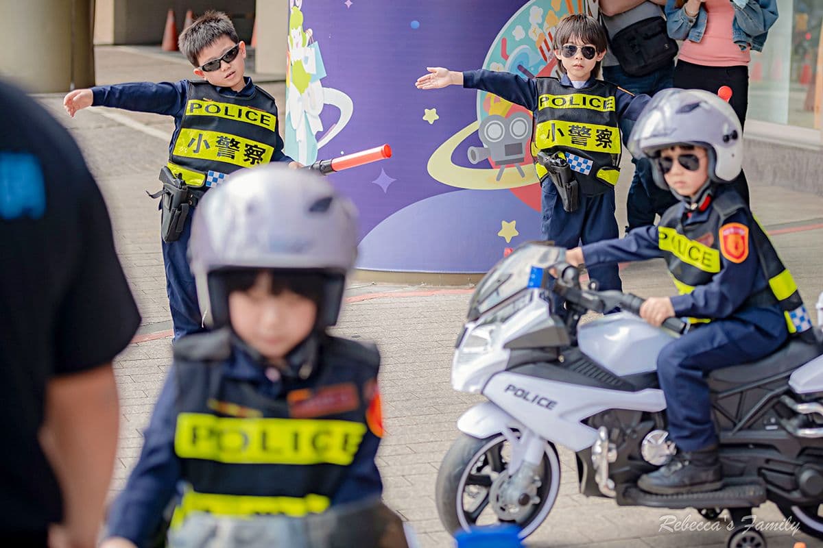 體驗１日小小警察！模擬開槍射擊、騎重機、指揮交通帥翻，職人體驗營快報名