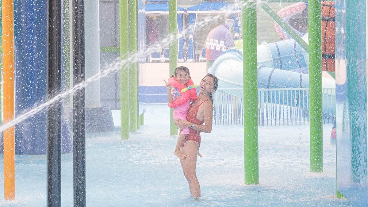各種噴水、滑水道、溜滑梯，絕對讓你濕好、濕滿。（圖片來源：焦糖熱一點）