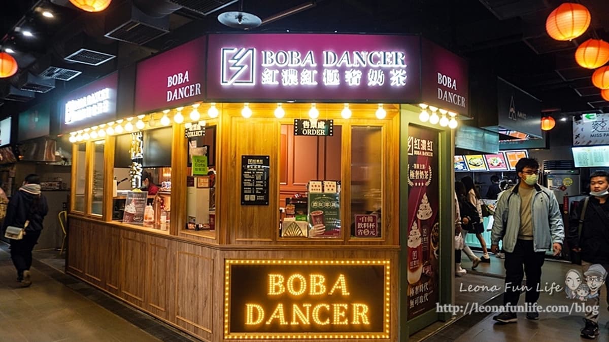 店面西式復古電影店的外觀非常吸睛。（圖片來源：Leona fun life -利歐娜。樂生活）