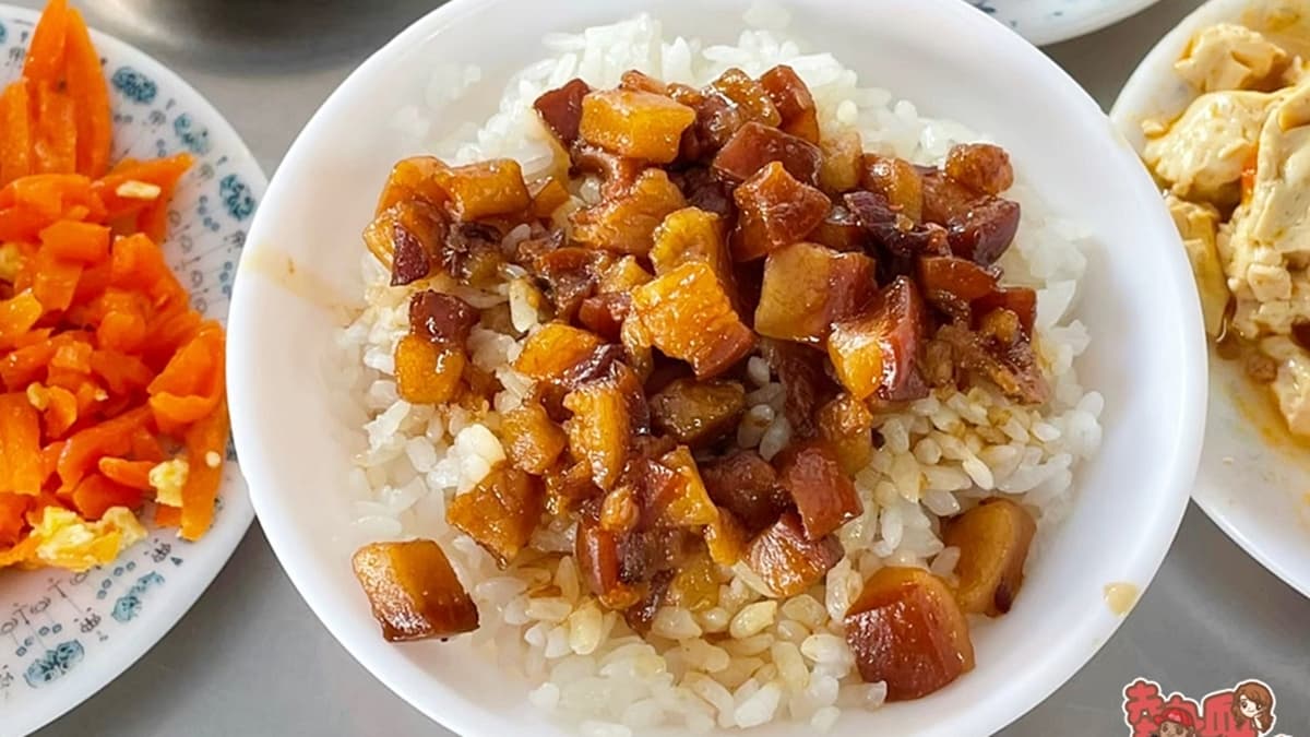 「肉燥飯」價格很超值，是小資族的好選擇。（圖片來源：熱血玩台南。跳躍新世界）