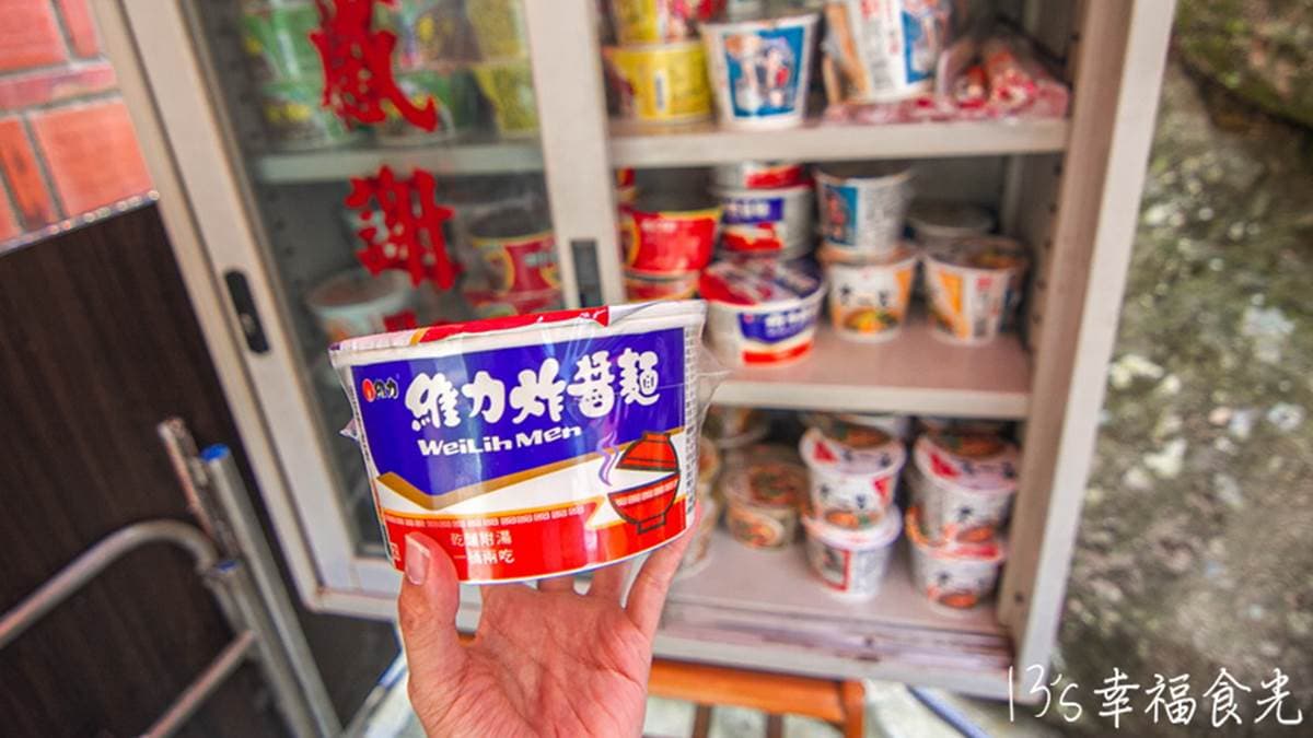 「九芎公廟」有提供結緣泡麵，讓旅客吃泡麵、保平安。（圖片來源：13‘s幸福食光-旅遊美食部落格）