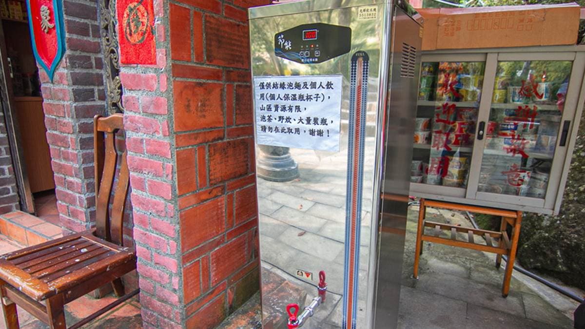 這裡也有提供熱水，僅供結緣泡麵及個人飲用使用。（圖片來源：13‘s幸福食光-旅遊美食部落格）