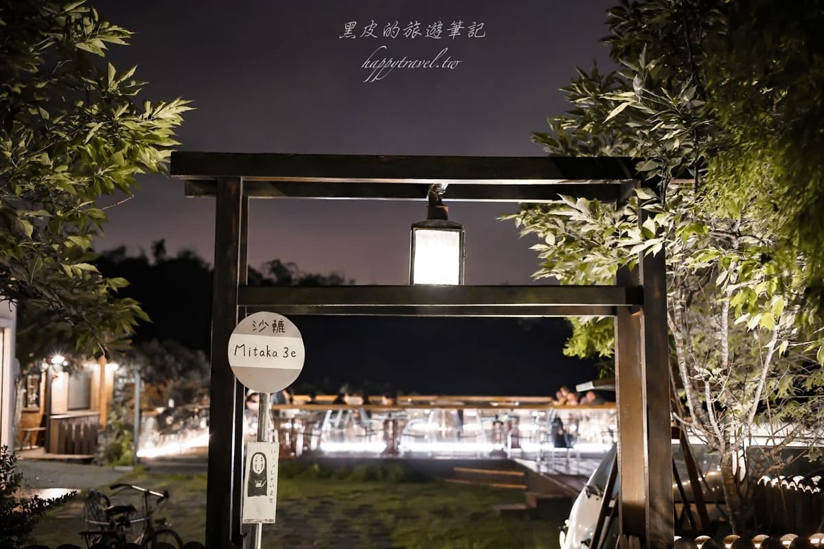 秒穿越宮崎駿電影場景！搶拍超Q「龍貓公車站」，觀景台賞「沙鹿最美夜景」