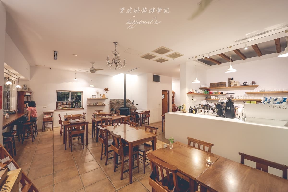 秒穿越宮崎駿電影場景！搶拍超Q「龍貓公車站」，觀景台賞「沙鹿最美夜景」