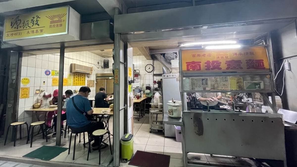 「源振發意麵」很受在地人歡迎。（圖片來源：閃閃玩樂）