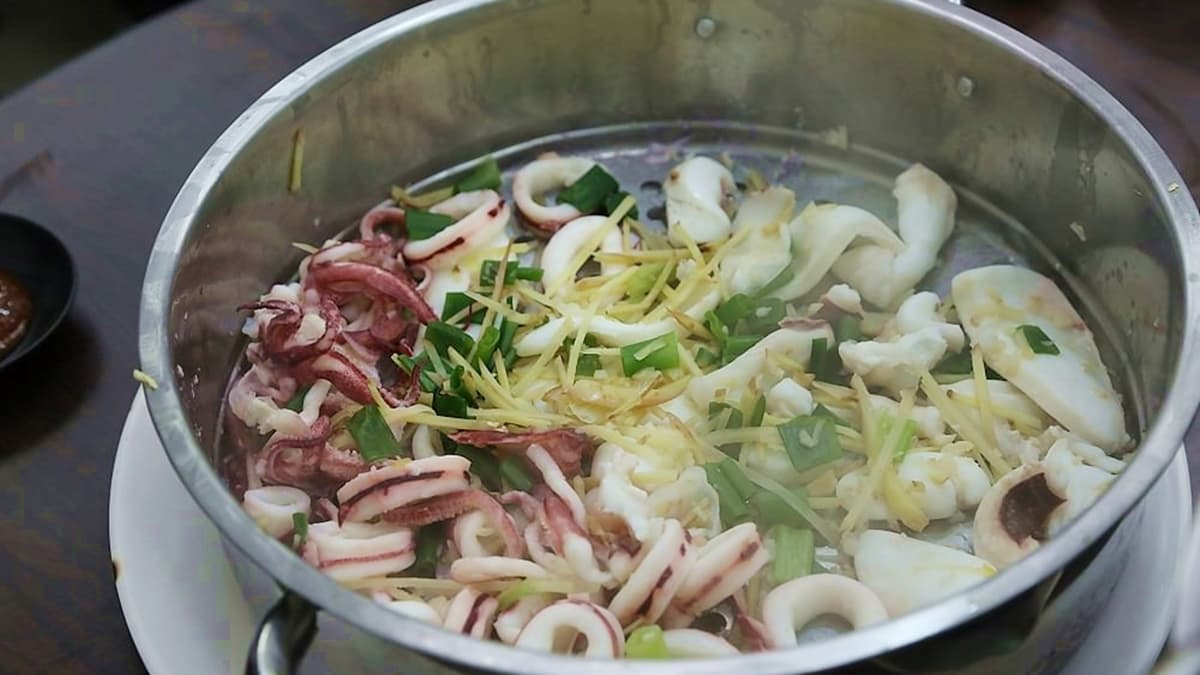 花枝、小卷一次都能吃得到，Ｑ脆彈牙又新鮮。（圖片來源：台南好FOOD遊）