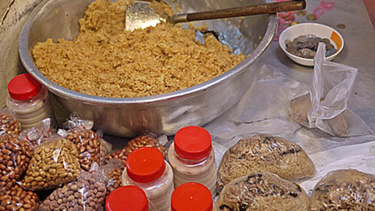 這裡還有賣還有一包包的花生、一罐罐的「油蔥酥」和「蔥油」。（圖片來源：小虎食夢網）