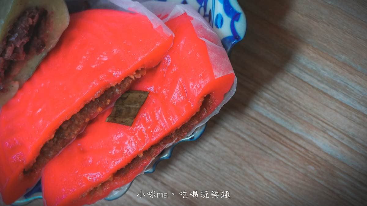 紅龜粿包的是花生餡，外皮吃起來很軟Q。（圖片來源：小咪ma．吃喝玩樂趣	）