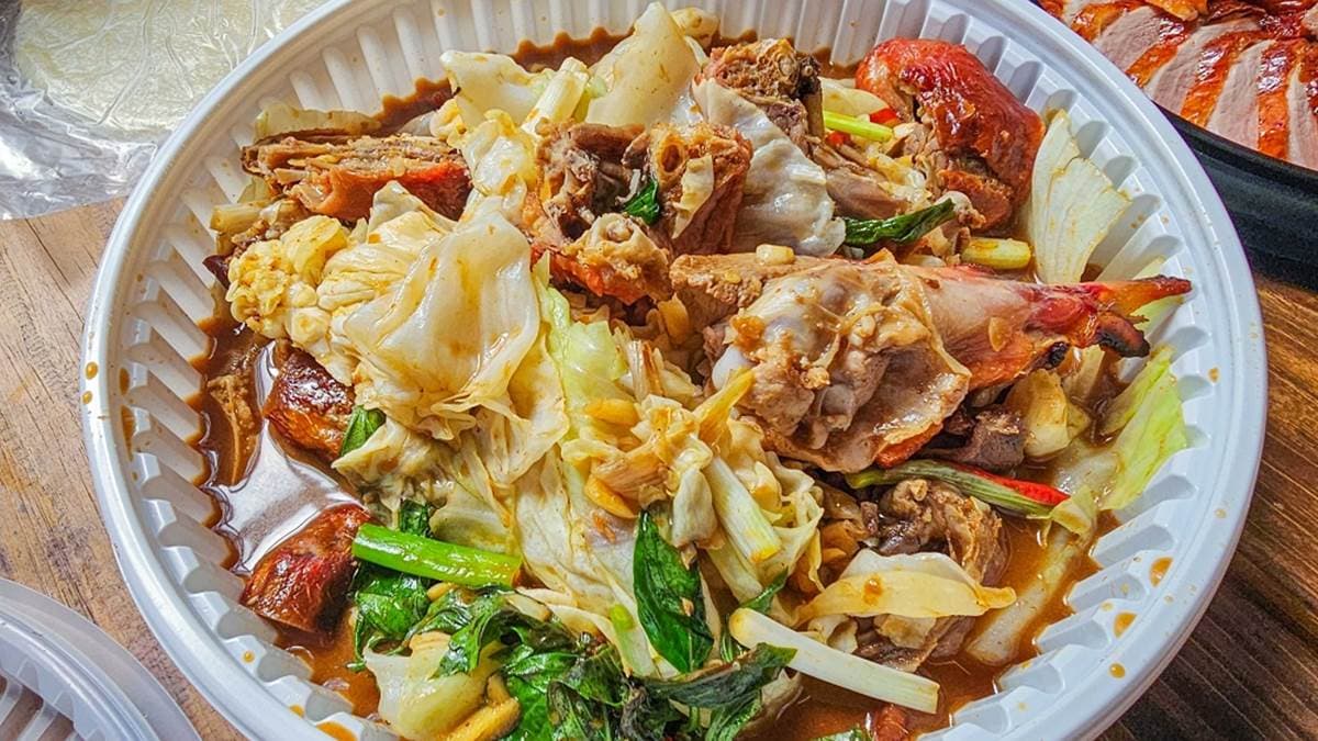 「醬爆炒鴨」可以選辣度，醬汁鹹鹹甜甜，還帶點微辣的口感。（圖片來源：剎有其食）