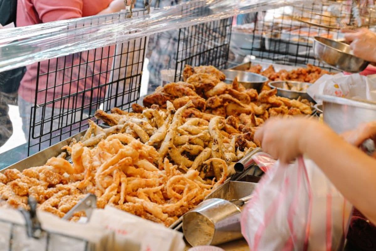 通通板橋之光！在地最強６排隊小吃：市場炸雞王、15元滷肉飯、銷魂麻辣麵線