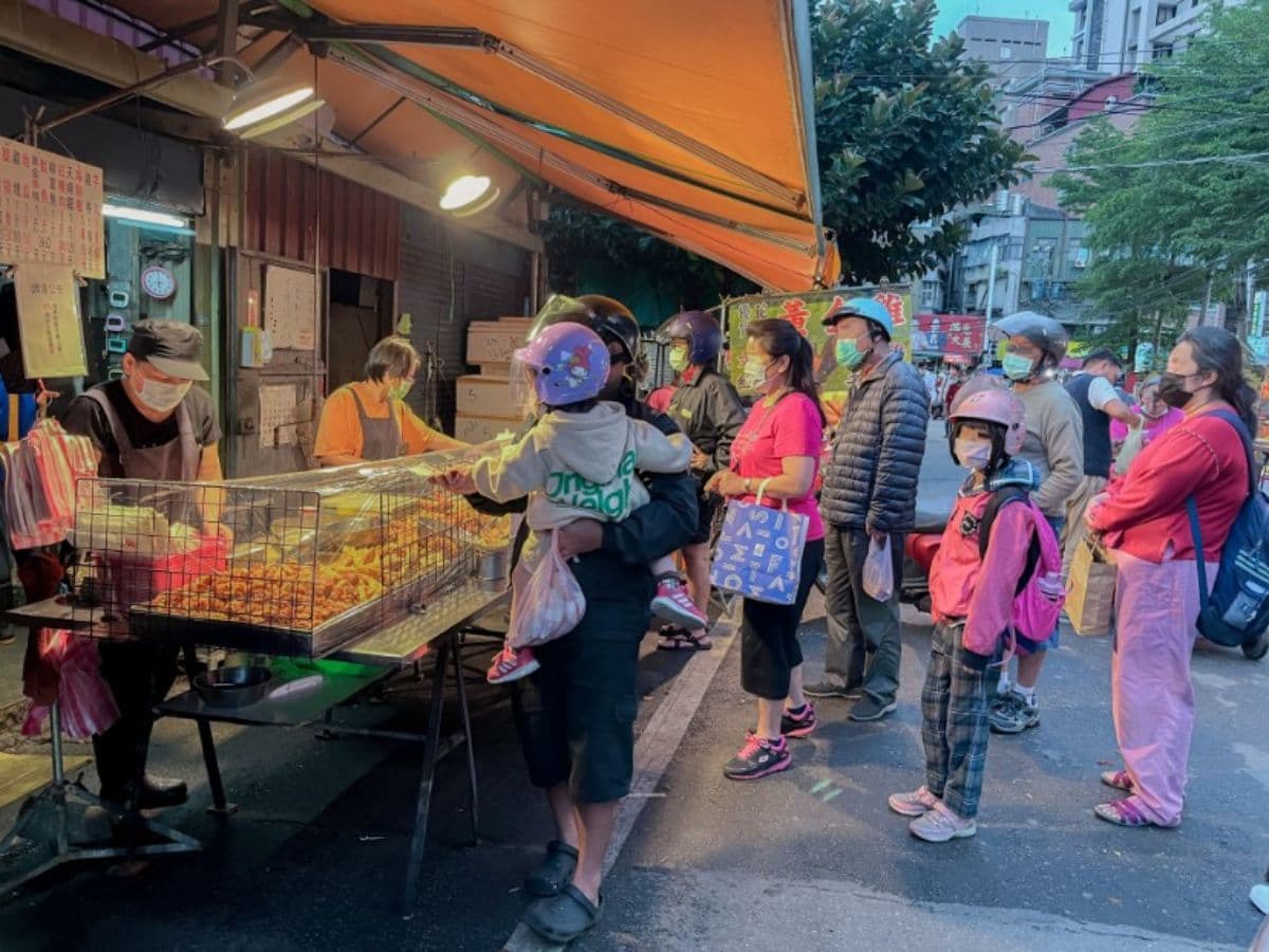 通通板橋之光！在地最強６排隊小吃：市場炸雞王、15元滷肉飯、銷魂麻辣麵線