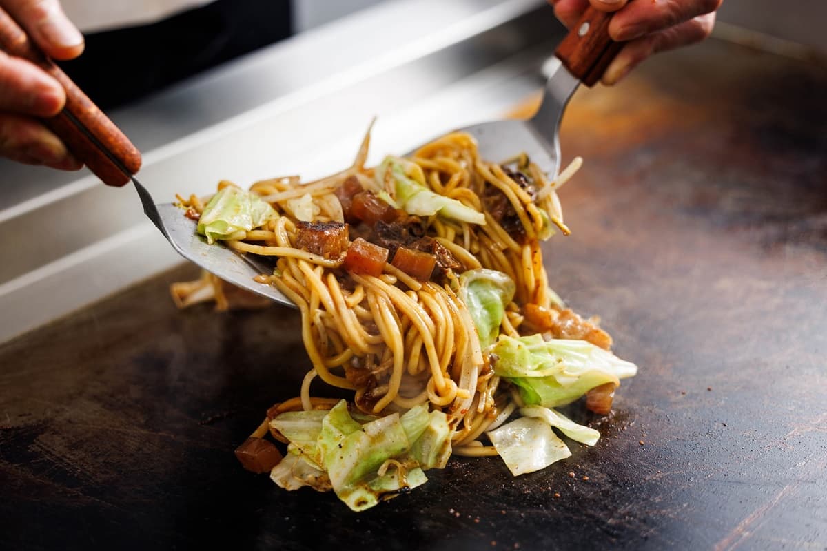 【新開店】神戶「炒麵專賣店」首登台！必點招牌牛筋雜煮，刮刮卡抽大阪機票