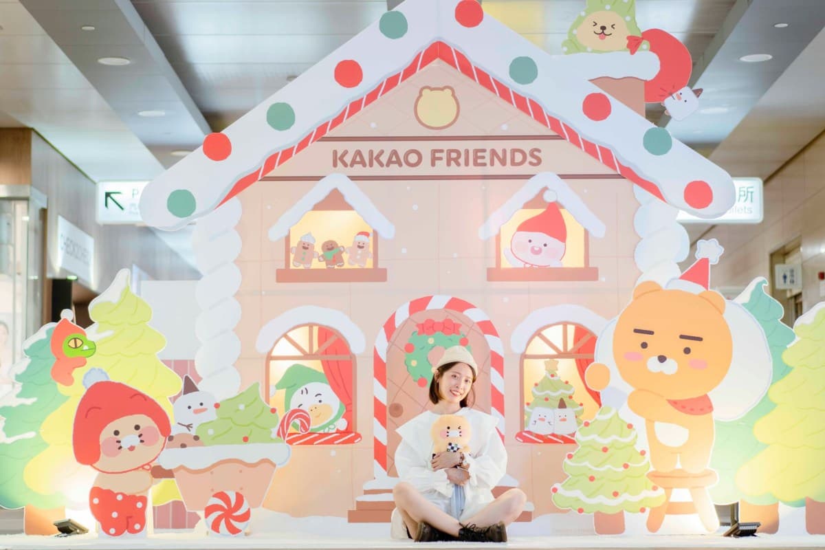 萊恩、春植占領台中車站!「KAKAO聖誕快閃展」打卡點萌翻,滿額送限定周邊 萊恩、春植占領台中車站!「KAKAO聖誕快閃展」打卡點萌翻,滿額送限定周邊