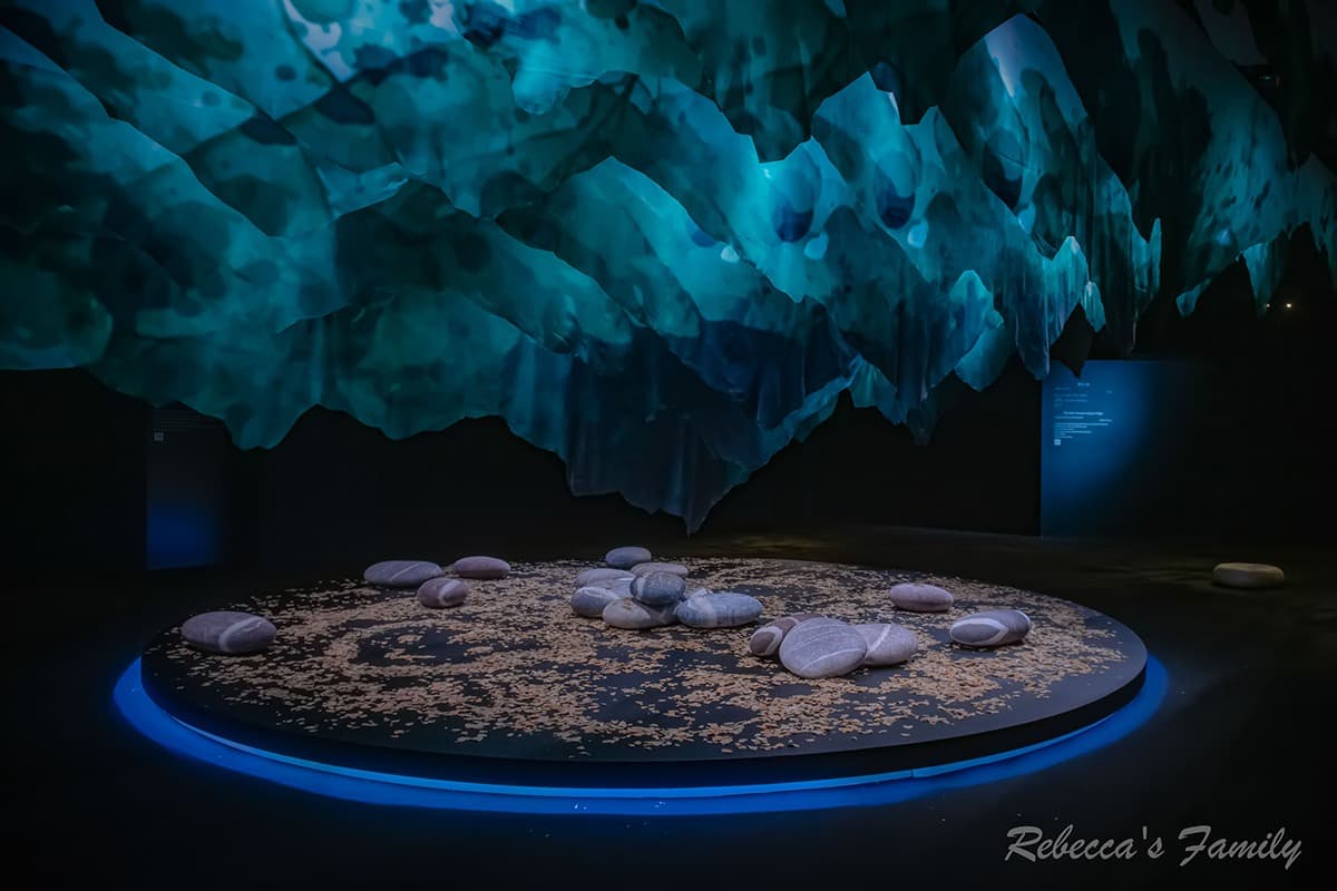 攻占IG版面!新北「沉浸式光影特展」限時登場,網美搶拍海浪鞦韆、水幕牆 攻占IG版面!新北「沉浸式光影特展」限時登場,網美搶拍海浪鞦韆、水幕牆