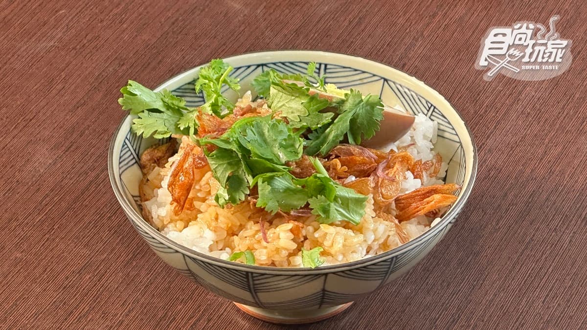 「豬油拌飯」很乾爽、米飯粒粒分明，而且油蔥吃起來很酥。