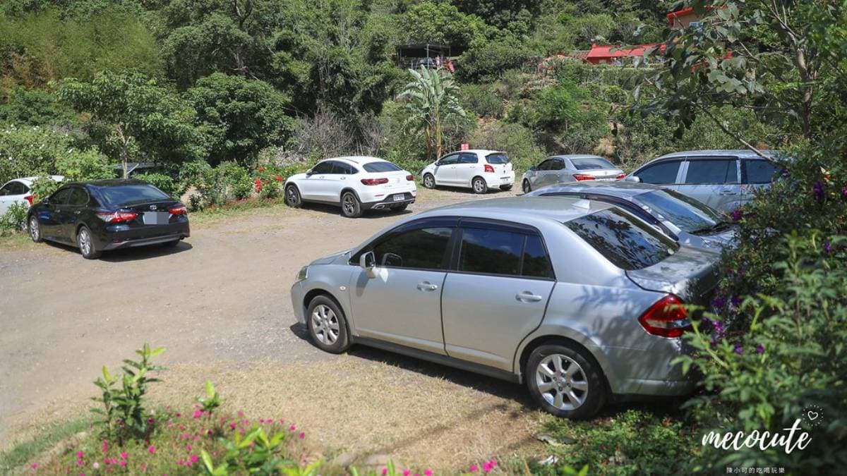 「味衛佳柿餅觀光農場」備有小轎車停車場，停車方便。（圖片來源：陳小可的吃喝玩樂）