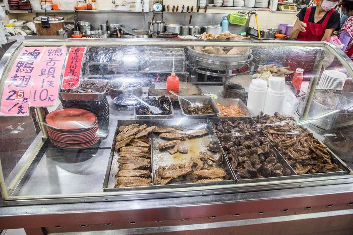 飄香75年老字號!銅板價「當歸鴨麵線」在地人早餐激推,百元鴨肉CP值超高 飄香75年老字號!銅板價「當歸鴨麵線」在地人早餐激推,百元鴨肉CP值超高
