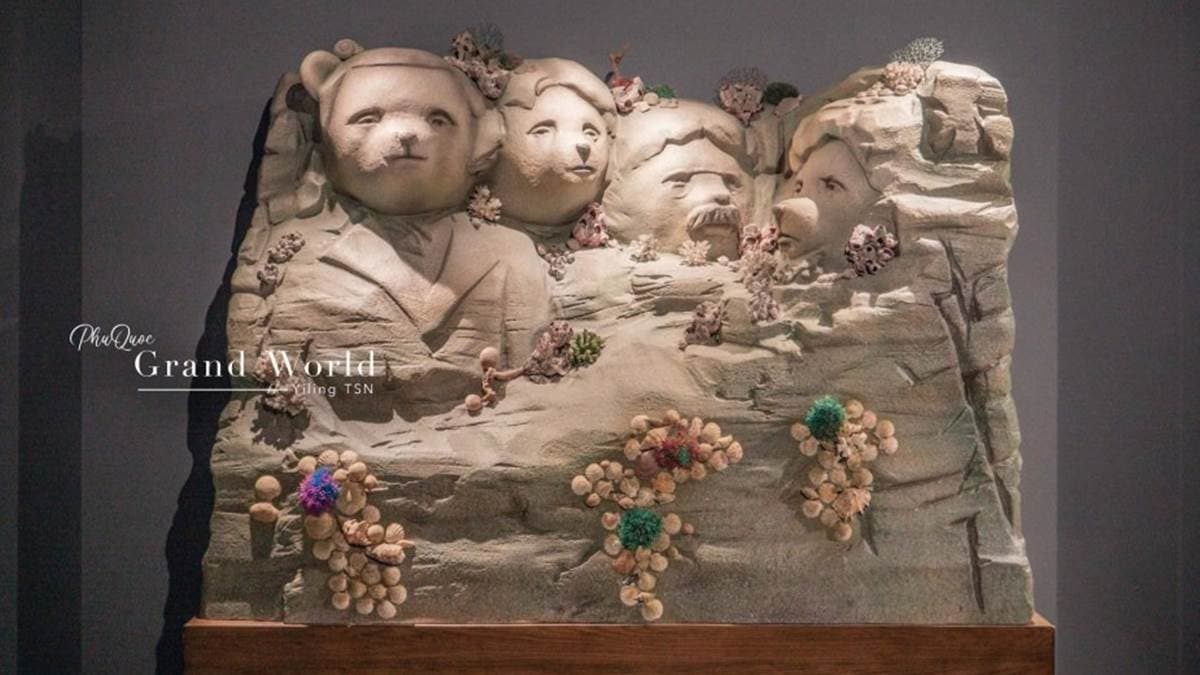 在博物館內可以看到泰迪熊穿梭在不同國家，甚至是不同的時空當中。（圖片來源：蔡小妞依玲）