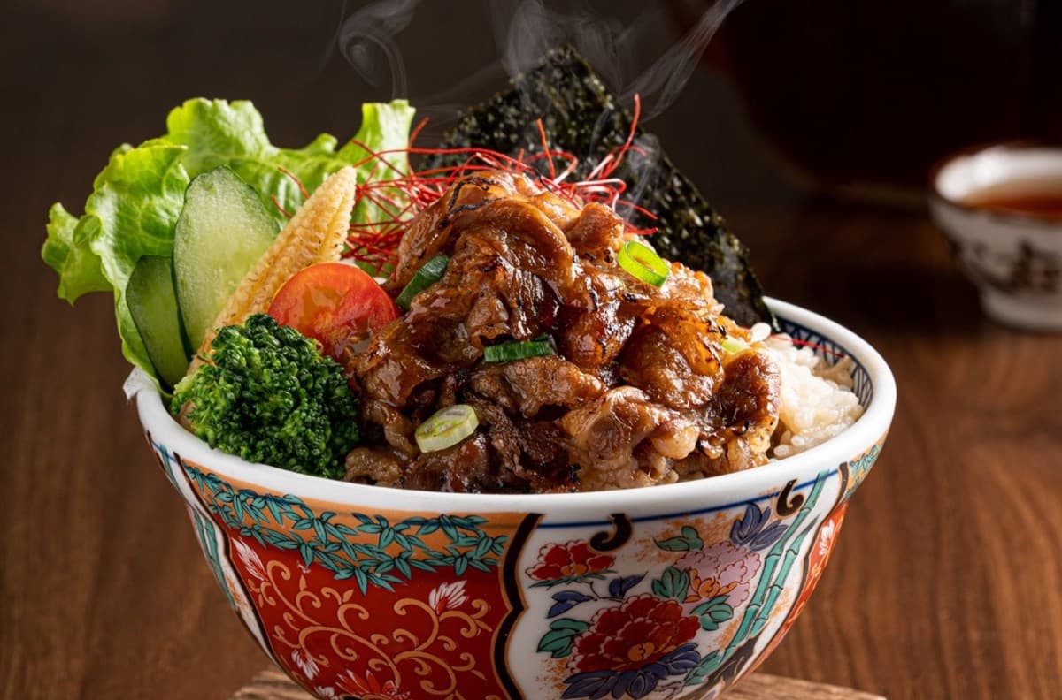 牛丼買一送一！高CP燒肉店６款「肉山丼飯」通通99元，霜淇淋、雞湯無限吃