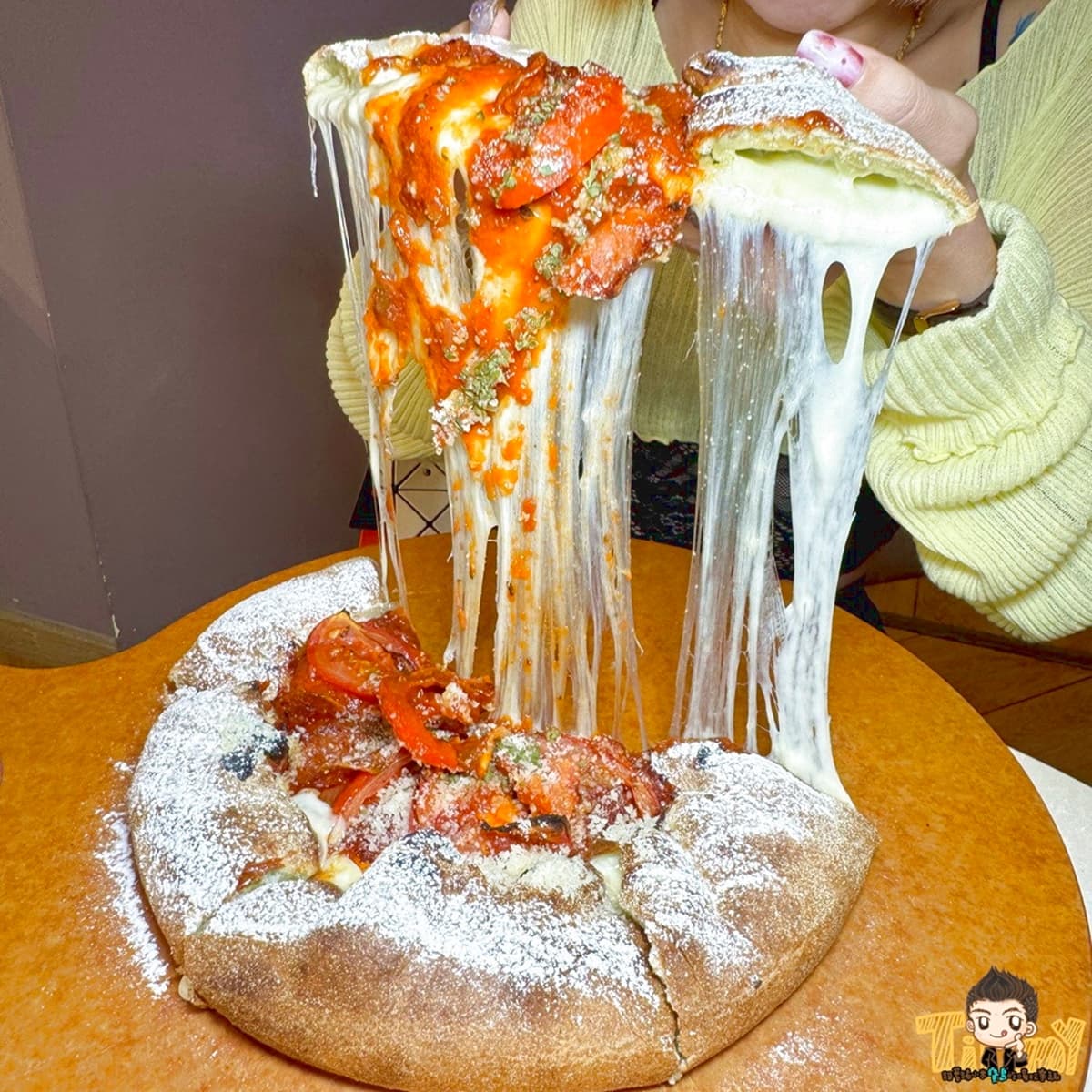 【新開店】韓國夯店首度來台！爽嗑20公分長條披薩，牽絲起司瀑布邪惡爆表