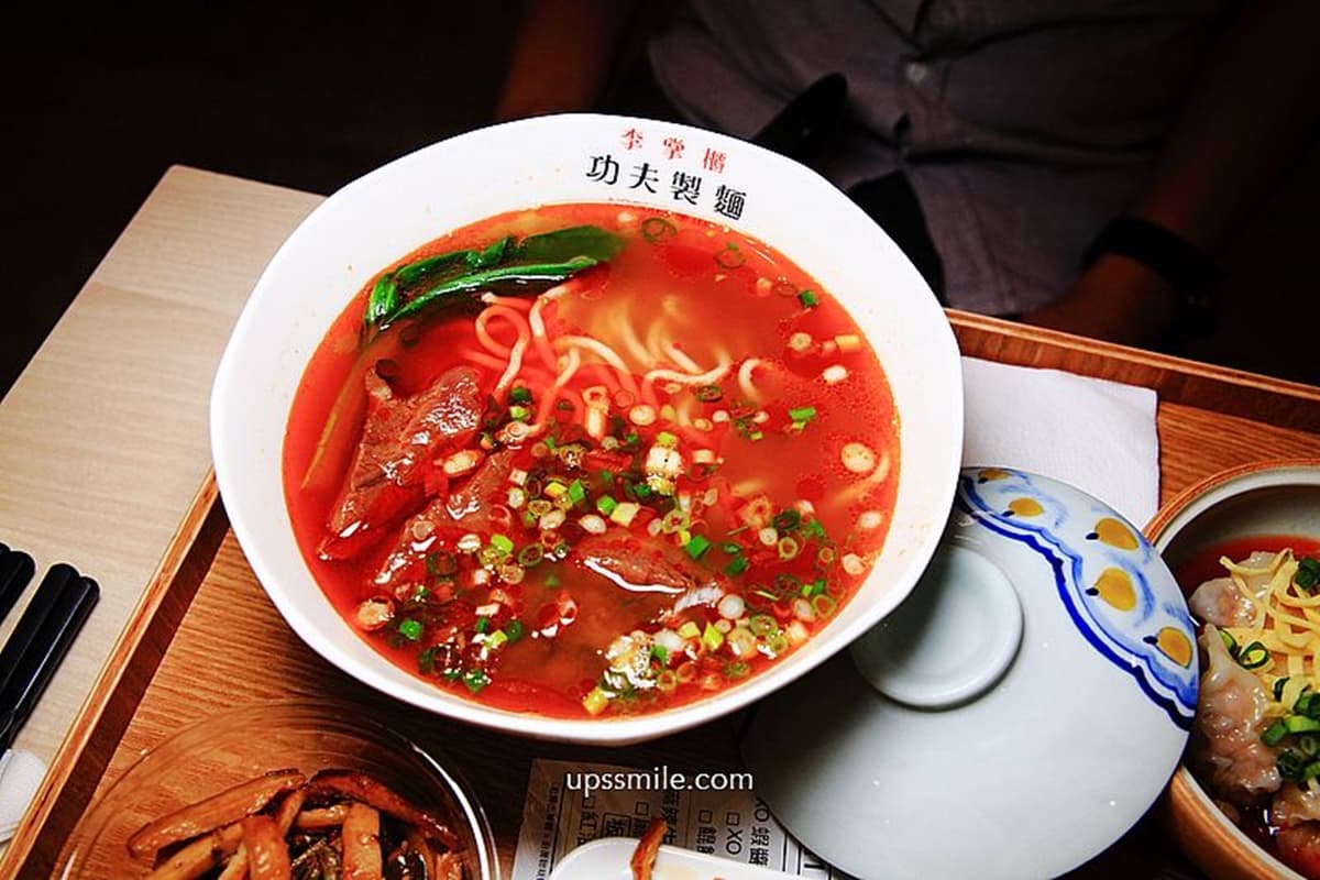 小菜、飲料無限夾到飽!「中山最強麵店」隨時都排爆,最低240元小資族吃到撐 小菜、飲料無限夾到飽!「中山最強麵店」隨時都排爆,最低240元小資族吃到撐