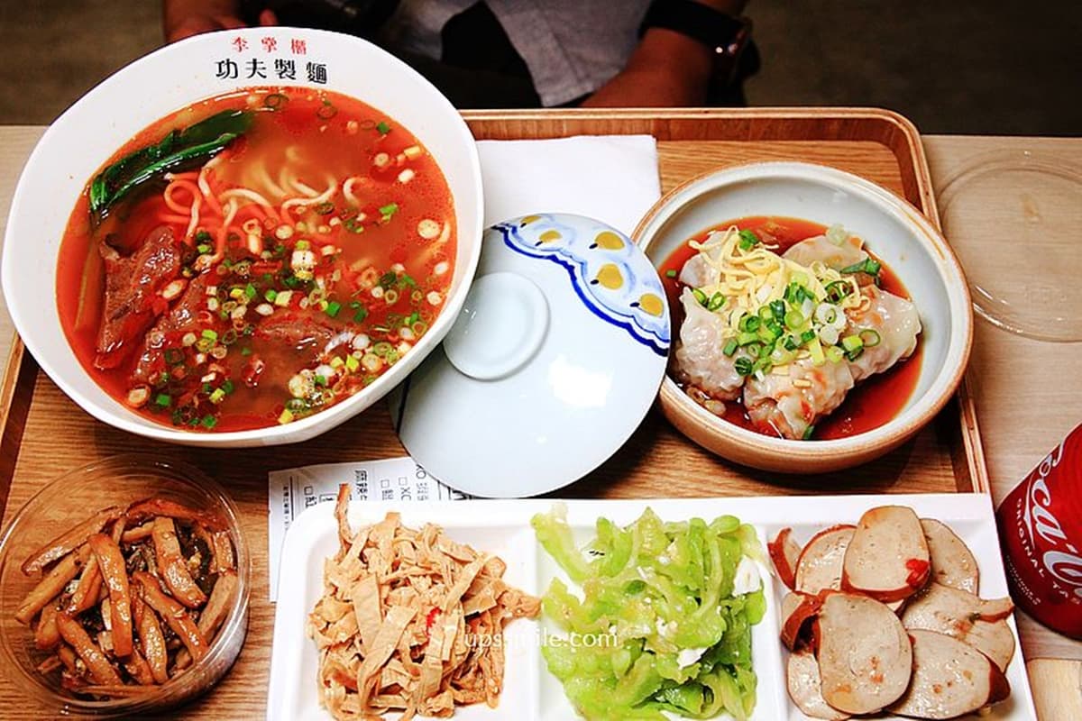 小菜、飲料無限夾到飽!「中山最強麵店」隨時都排爆,最低240元小資族吃到撐 小菜、飲料無限夾到飽!「中山最強麵店」隨時都排爆,最低240元小資族吃到撐