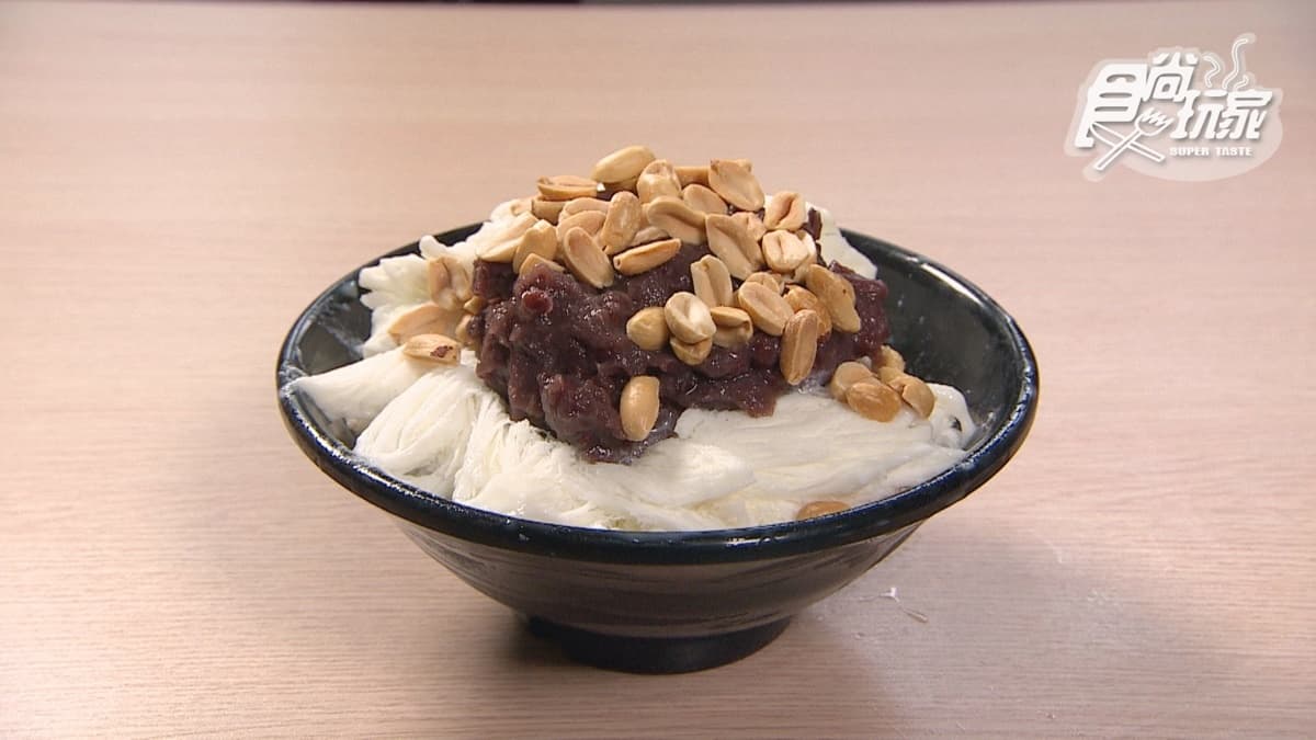「紅豆硬花生雪花冰」綿密的紅豆和花生的口感很搭，讓人忍不住一吃再吃。