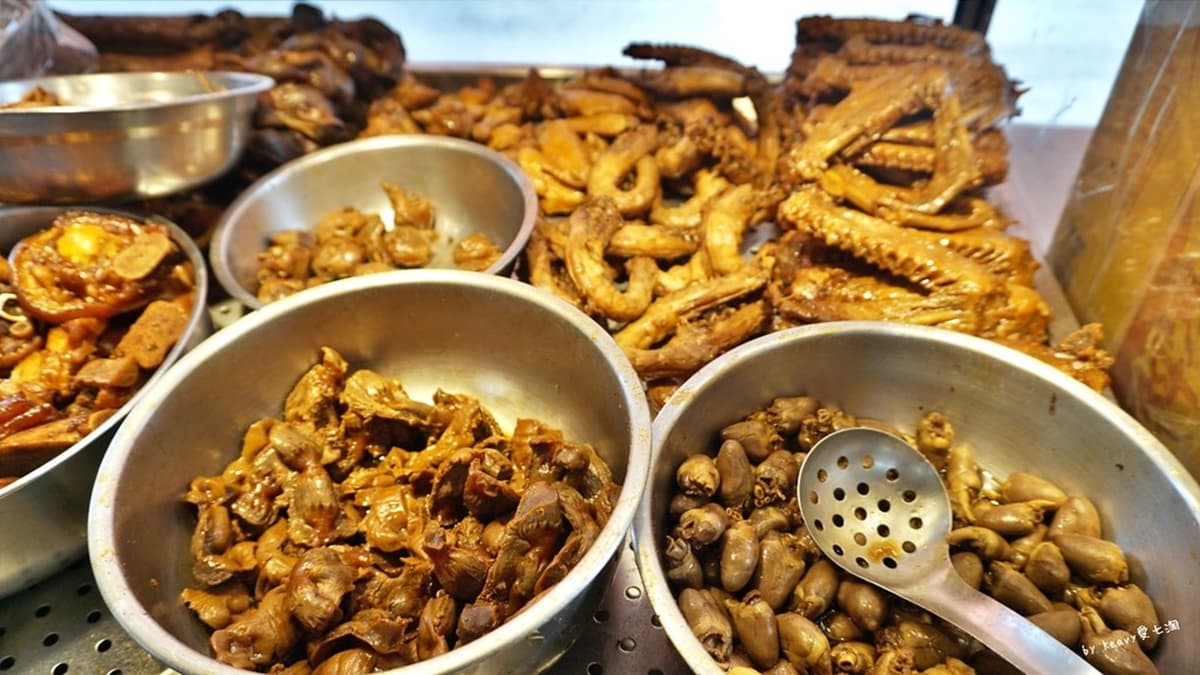 店裡還有提供真空包裝的滷味，可以買回家吃。（圖片來源：Keavy愛七淘）