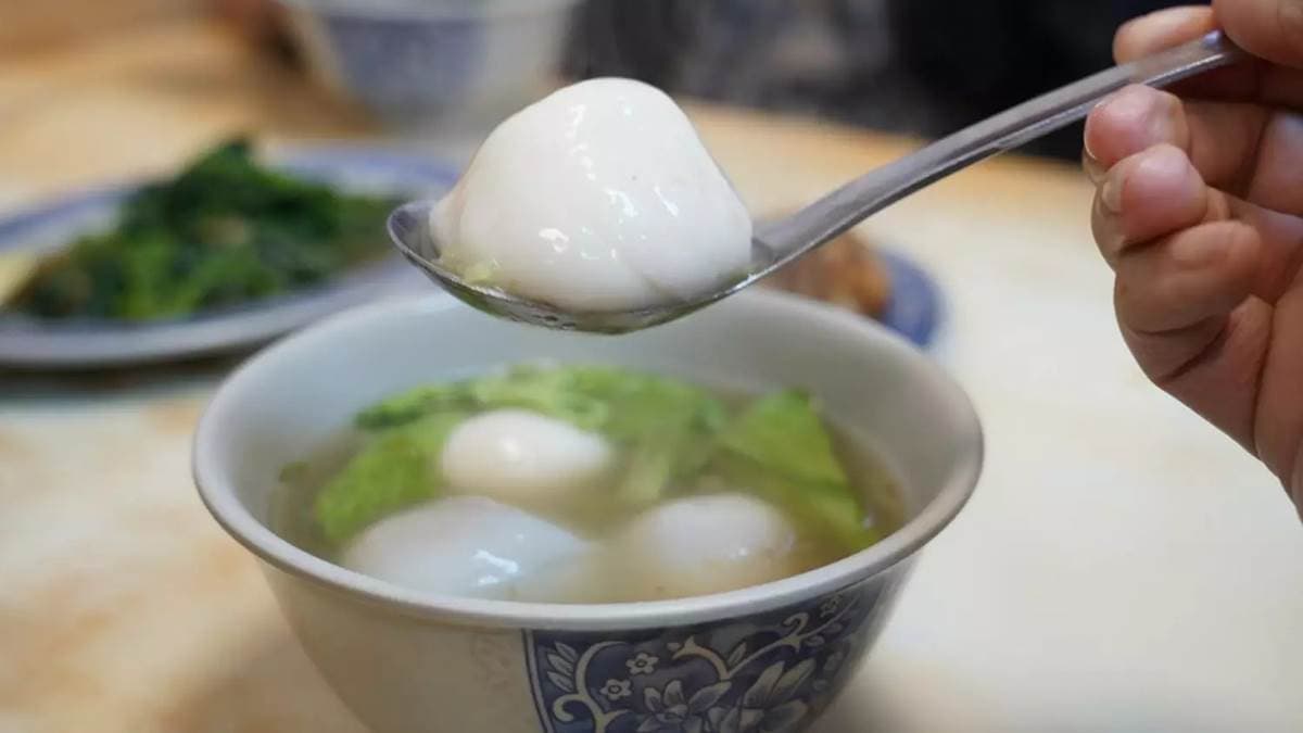 湯圓外皮軟嫩，主要是用生長１年以上的圓糯米（過冬米）製作。（圖片來源：跳躍的宅男）
