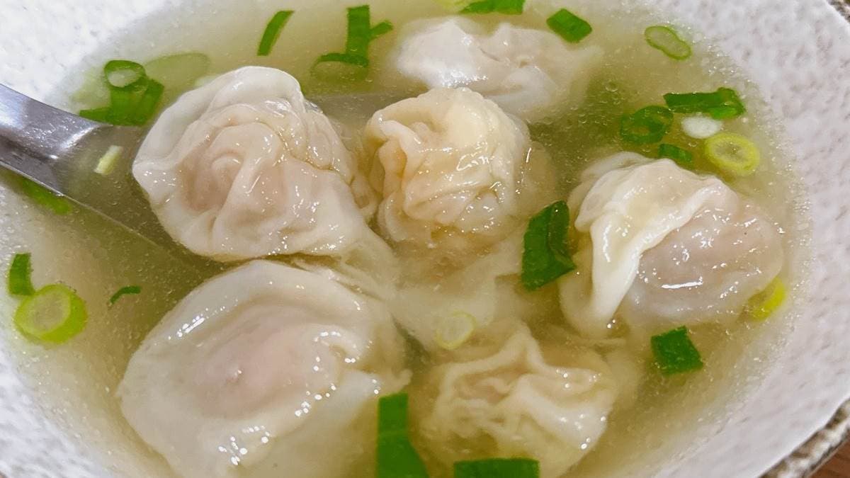 餛飩Q彈的外皮包著特製的內餡，餛飩的大小和調味也很剛好。（圖片來源：Mylovefamily）