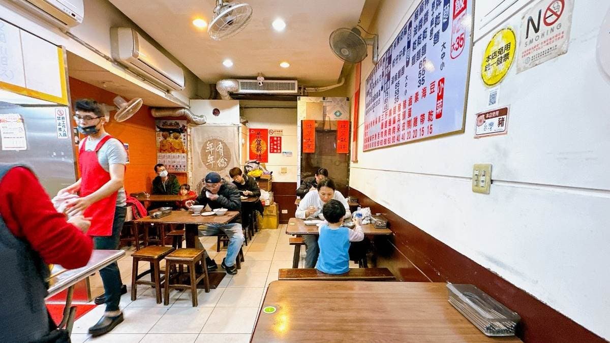 店內經常坐滿準備用餐的客人。（圖片來源：Mylovefamily）