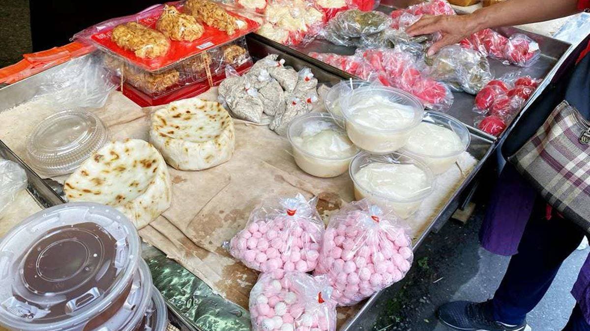 另外也有賣湯圓、發糕、紅龜粿、草仔粿等傳統點心。（圖片來源：台南美食地圖．玩樂誌）