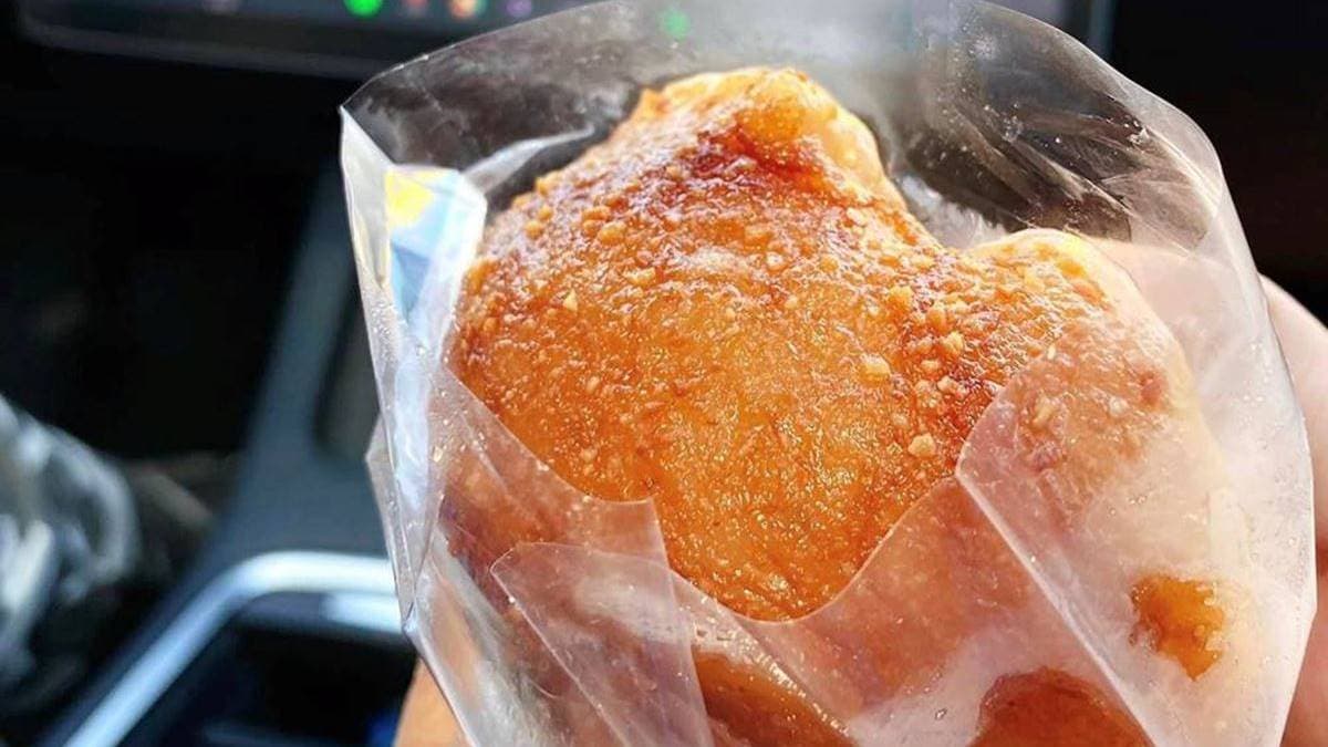 煎甜粿是冬季限定販售的美食，便宜又美味，是在地人的最愛。