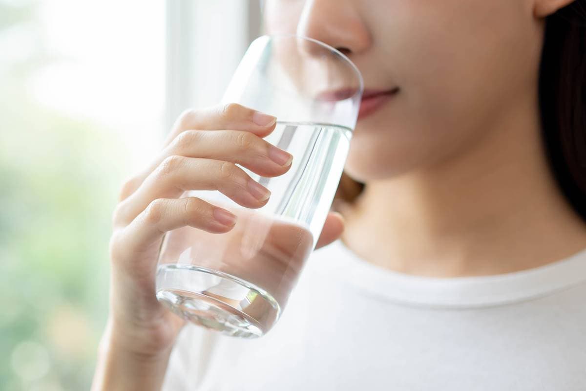 不愛喝水有理由了？氣泡水因為「２原因」，更快解渴還讓冰涼效果加倍