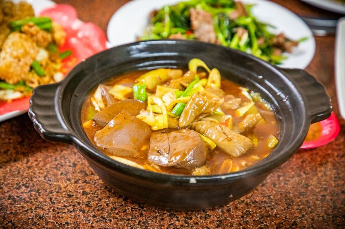 飄香桃園60年!老饕最愛爆量「溫體牛腩鍋」藏巷弄,蝦仁炒飯CP值超高 飄香桃園60年!老饕最愛爆量「溫體牛腩鍋」藏巷弄,蝦仁炒飯CP值超高