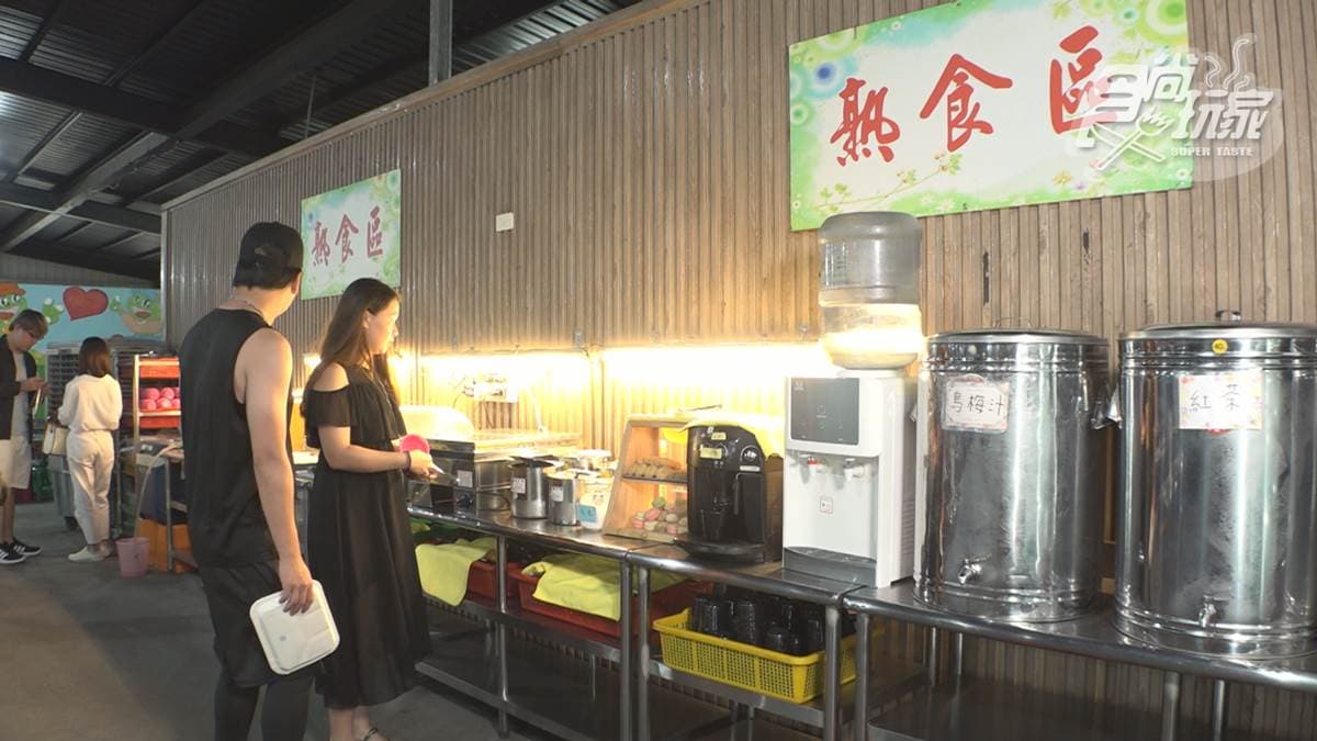 熟食區有炸物、關東煮等等，更有提供剉冰機、DIY棉花糖。