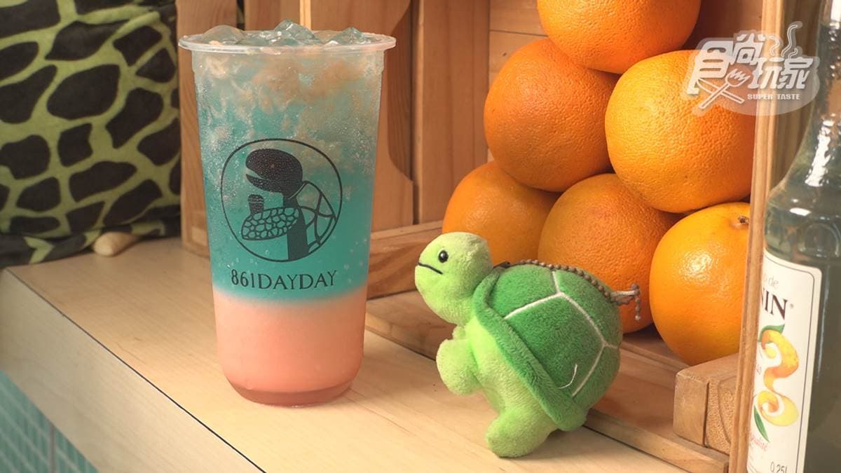 「861dayday」不只賣海龜雞蛋糕，也有繽紛、有特色的漸層系飲品。