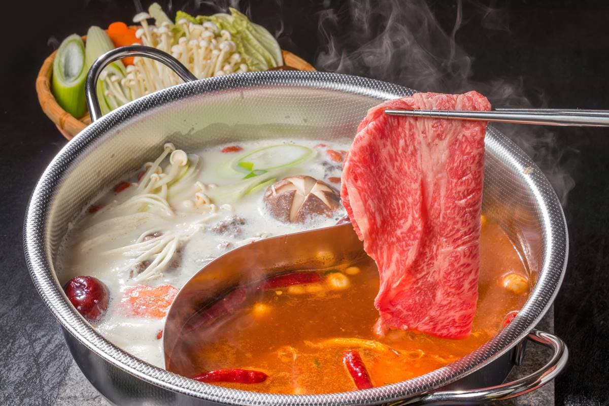 煮火鍋出現「一層白沫」要撈掉？還是可以吃？專家解答「浮沫」背後真相