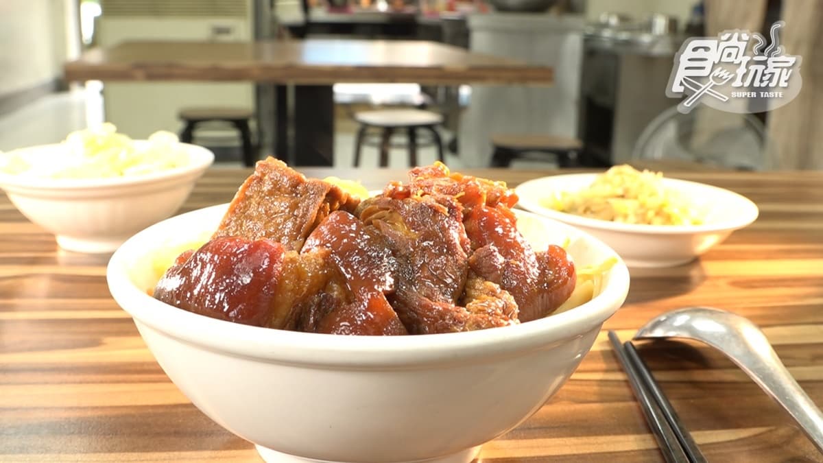 「半肥半瘦知高飯」肉質軟中帶Ｑ、膠質滿滿，吃起來不肥膩。