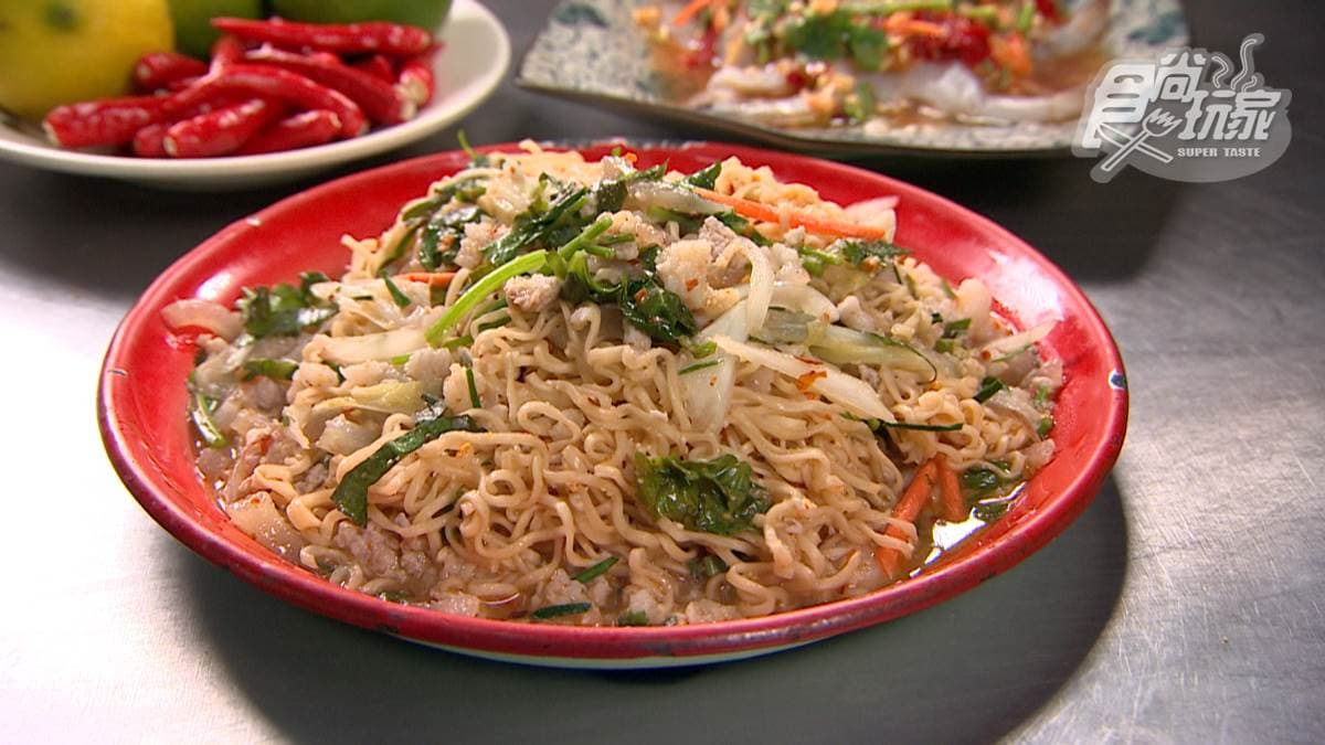「泰北豬肉拌麵」檸檬香的香氣也很明顯，口感很清爽。