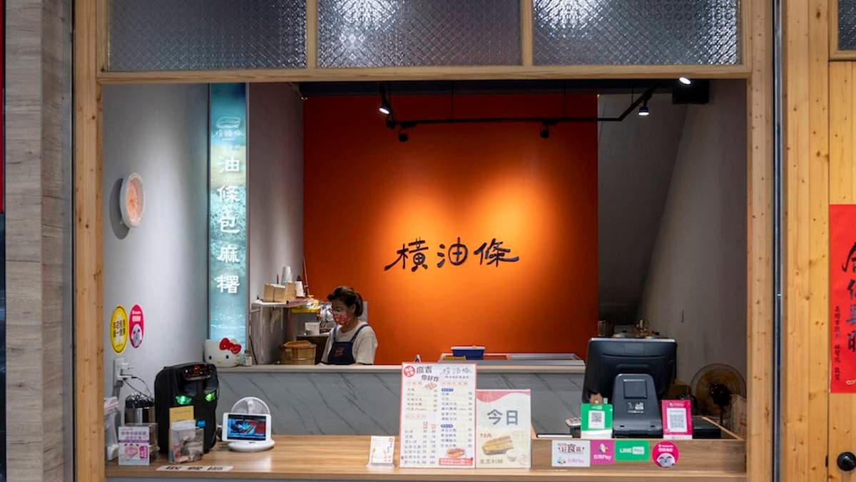 店家將油條與不同食材結合，變出多款豐富新滋味。（圖片來源：算命的說我很愛吃）