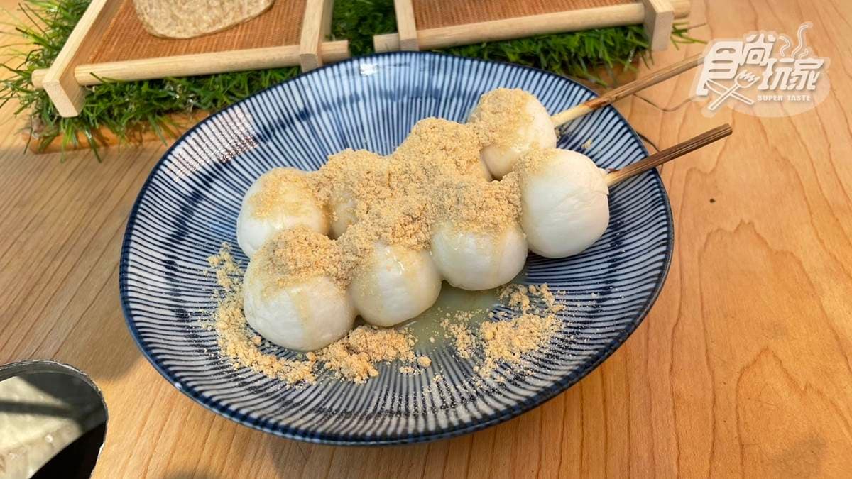 「日式烤糰子」烤得很美味，讓人忍不住一口接著一口。