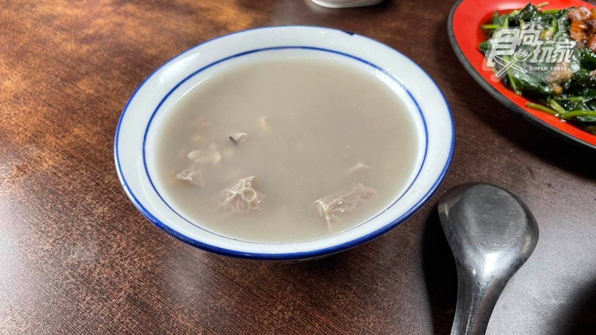 四神湯料多又濃郁，吃起來很過癮。