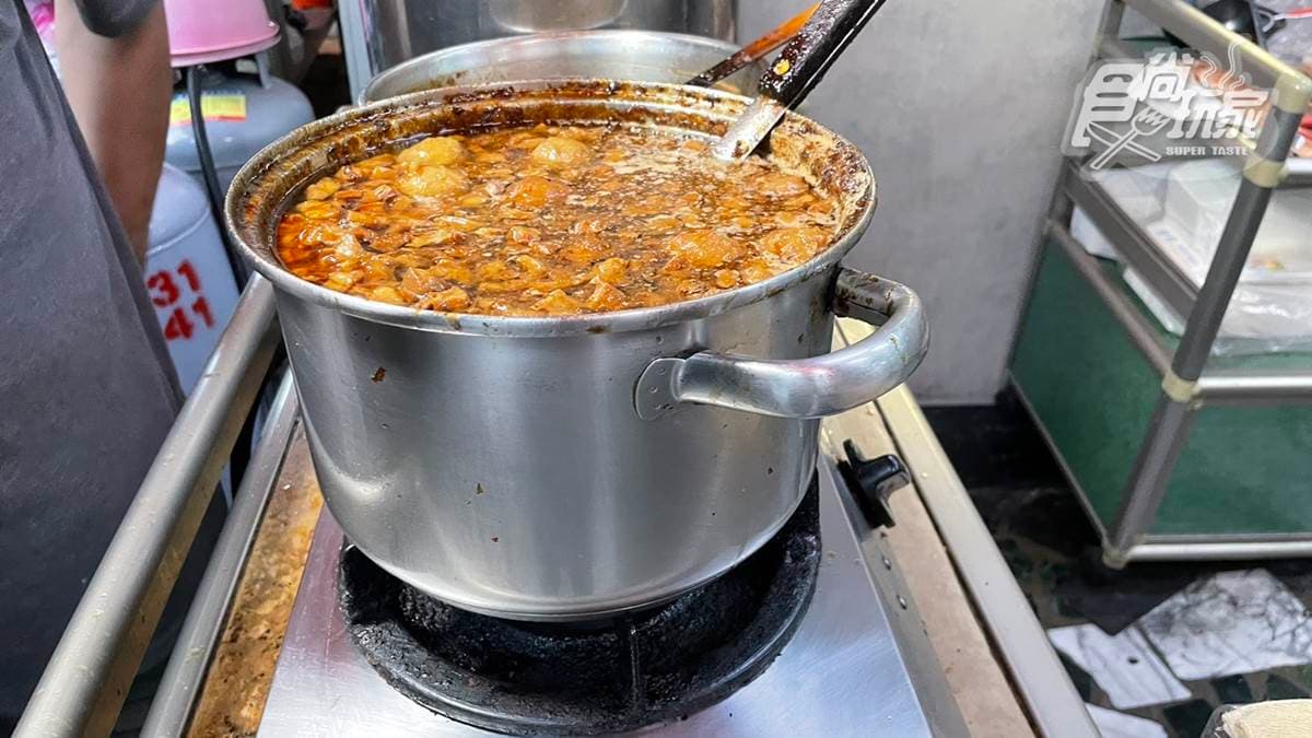 滷肉香氣四溢，讓人不禁食指大動。