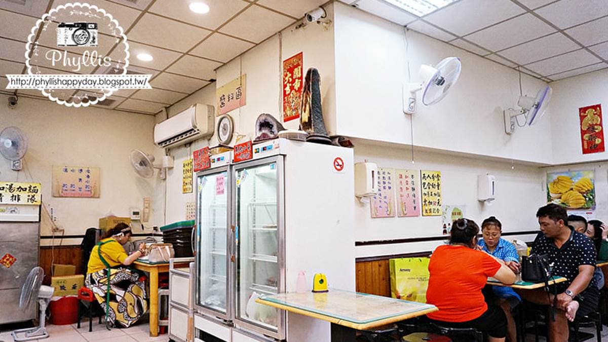 店裡提供免費加湯、加麵超佛心，對於食量大的朋友來說很友好。（圖片來源：相片中的菲莉絲）