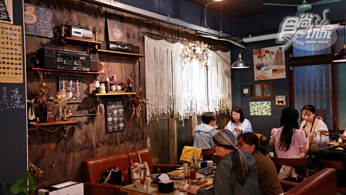 內部裝潢走老宅工業風路線。