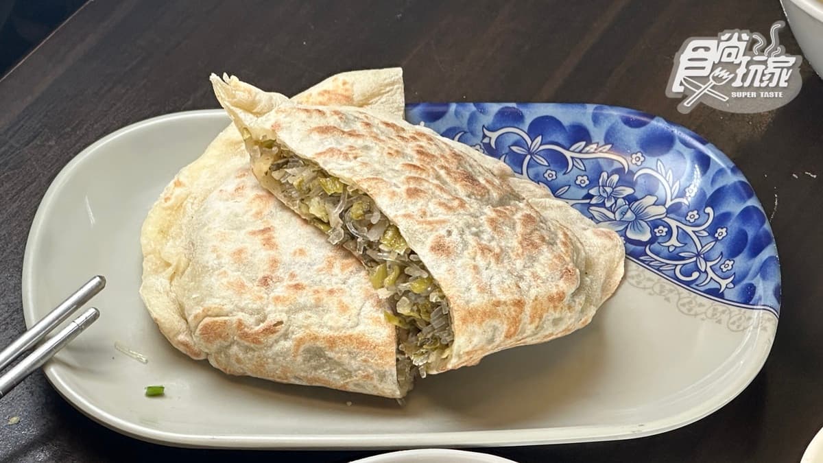 「高麗菜盒」的高麗菜吃起來又脆又甜，很唰嘴。