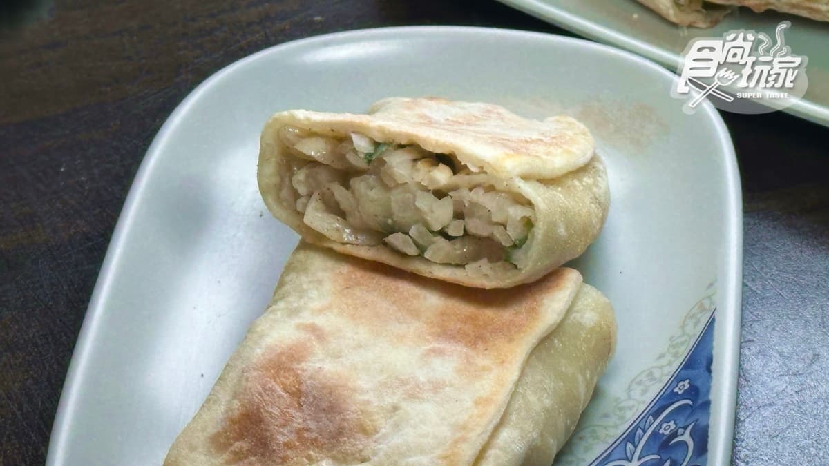 「蘿蔔絲捲」皮薄餡多，而且是以乾烙的方式煎烤餅皮，不僅很香，也不會太油。
